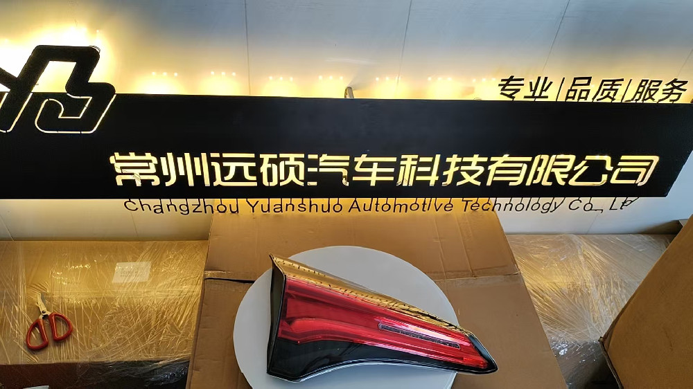 For Toyota 2017 RAV4 rear tail light OEM: 81591-0R050 81580-0R050