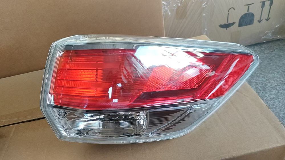 For Toyota 2015 Highlander Rear Taillight OEM: 81561-0E120 81551-0E120