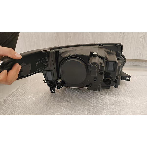 2013 Land Rover Range Rover Vogue upgraded headlights 2 EYES